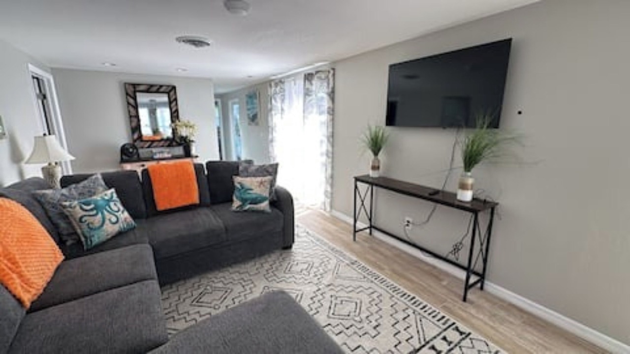 Photo of Livingroom in Englewood East