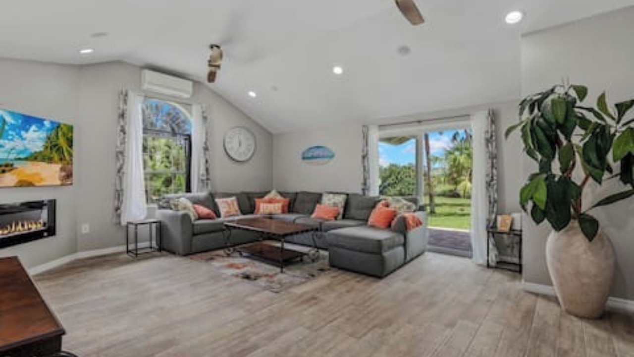 Photo of Livingroom in Englewood East