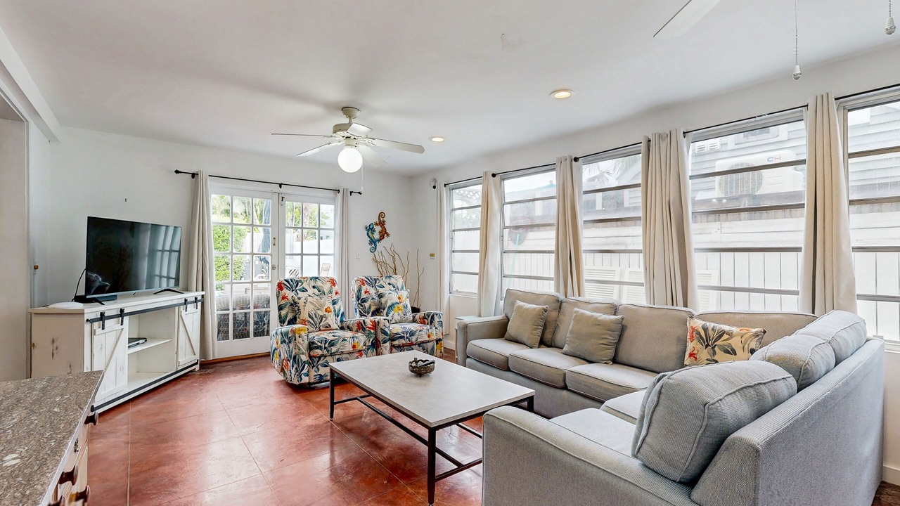 Photo of Livingroom in Historic Seaport