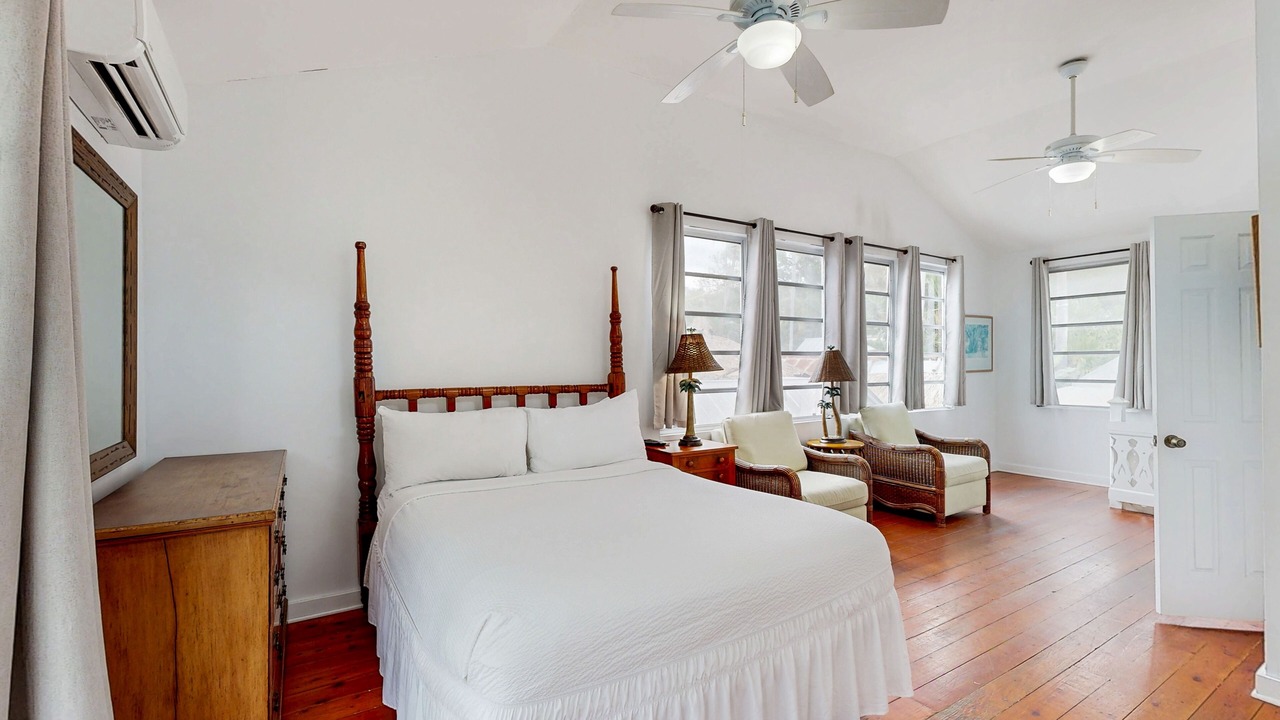 Photo of Bedroom in Historic Seaport