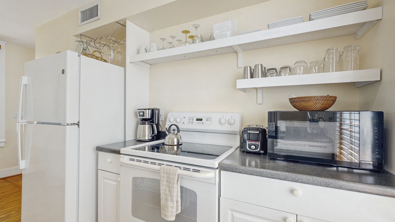 Photo of Kitchen in Uptown - Upper Duval