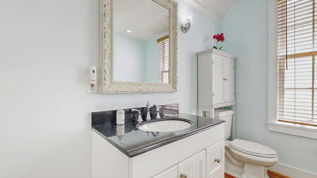 Photo of Bathroom in Uptown - Upper Duval