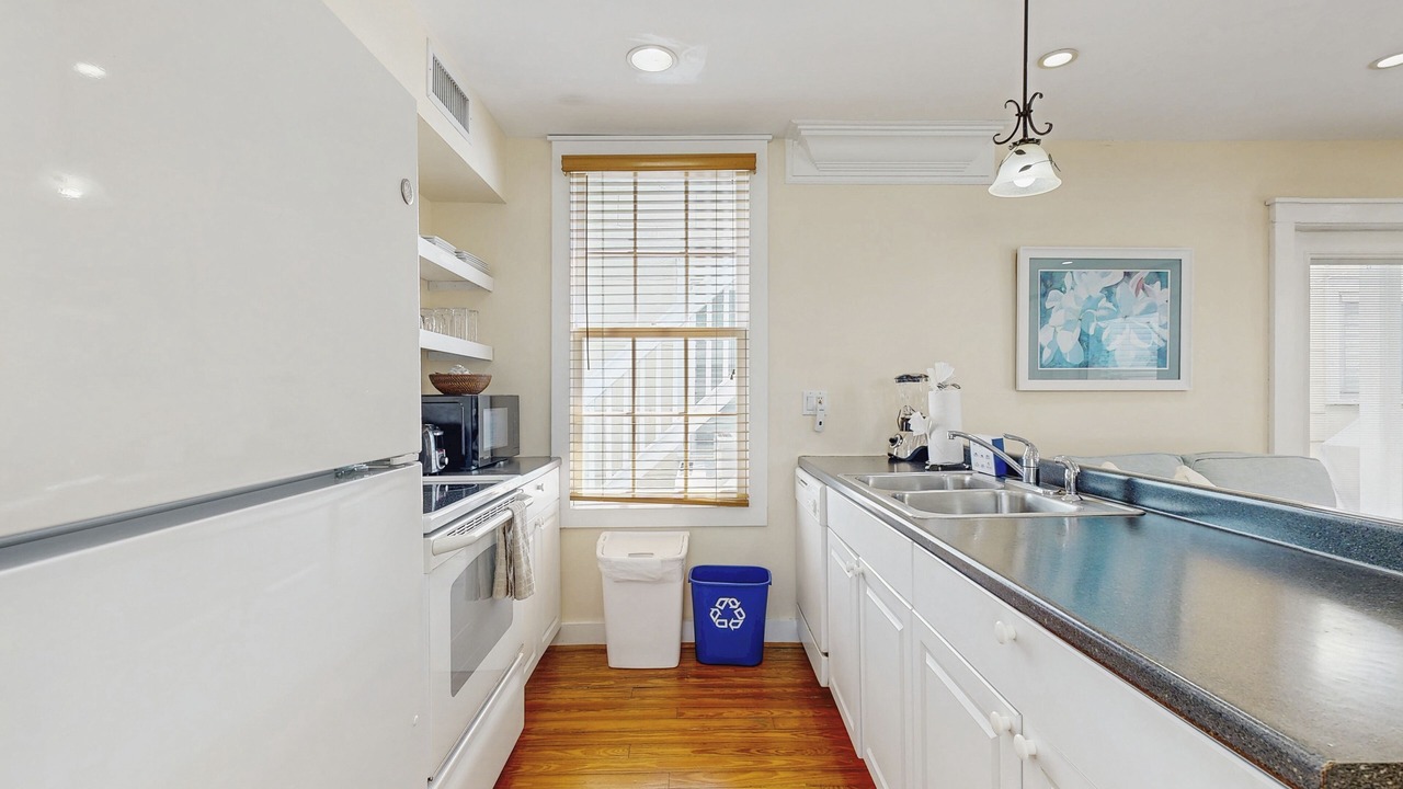 Photo of Kitchen in Uptown - Upper Duval