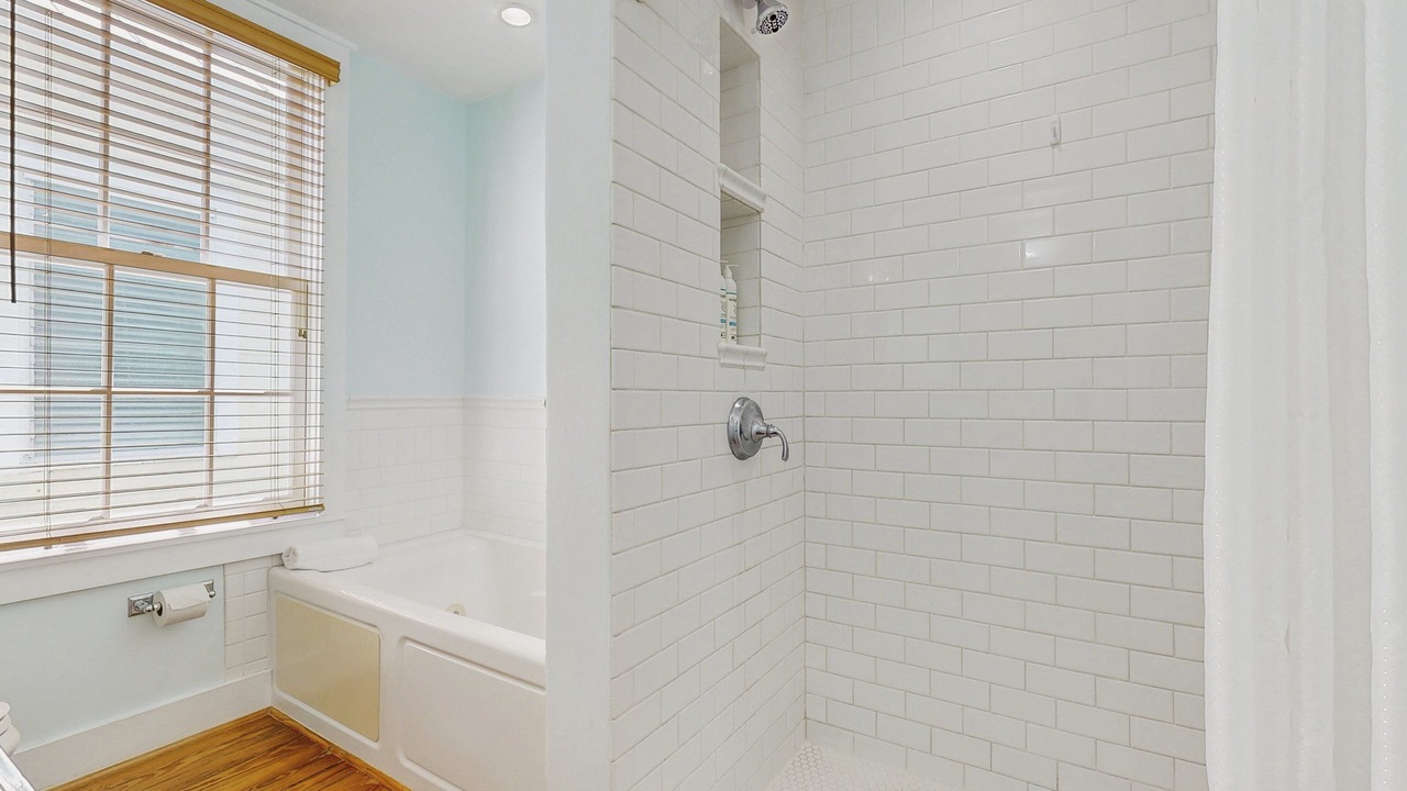 Photo of Bathroom in Uptown - Upper Duval