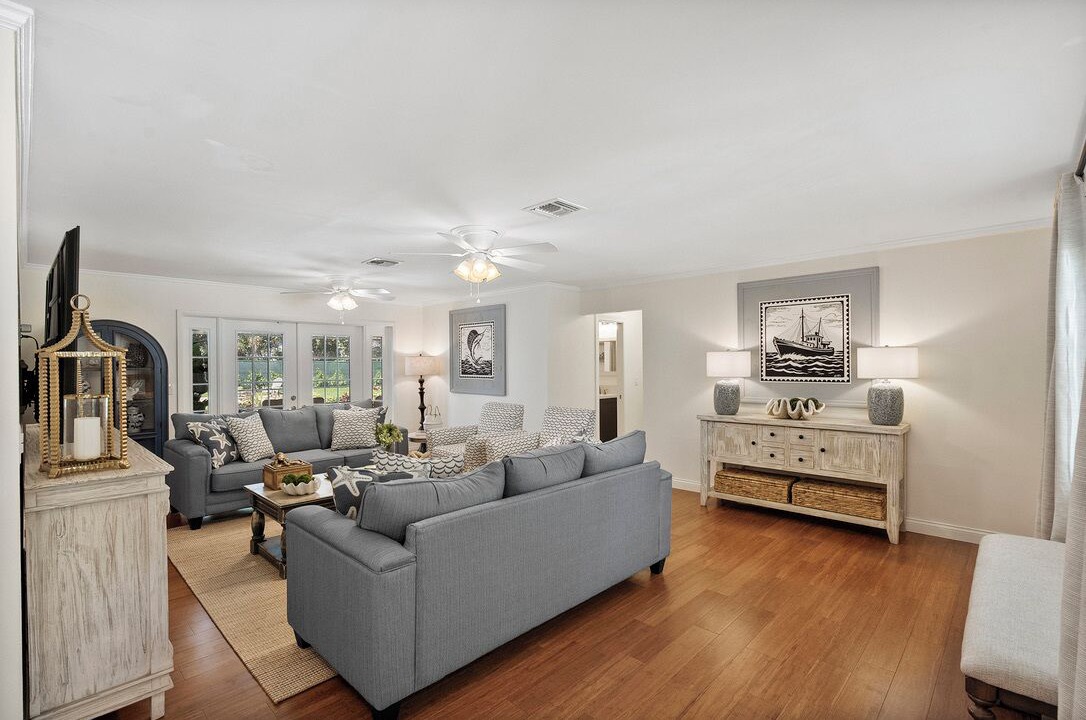 Photo of Livingroom in Stuart