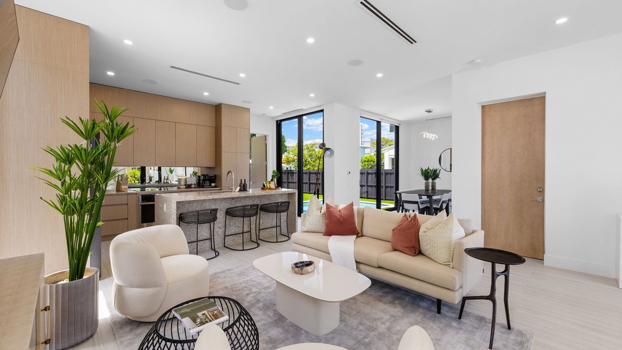 Photo of Livingroom in Ludlam