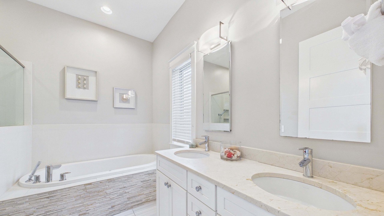 Photo of Bathroom in Greenway Park