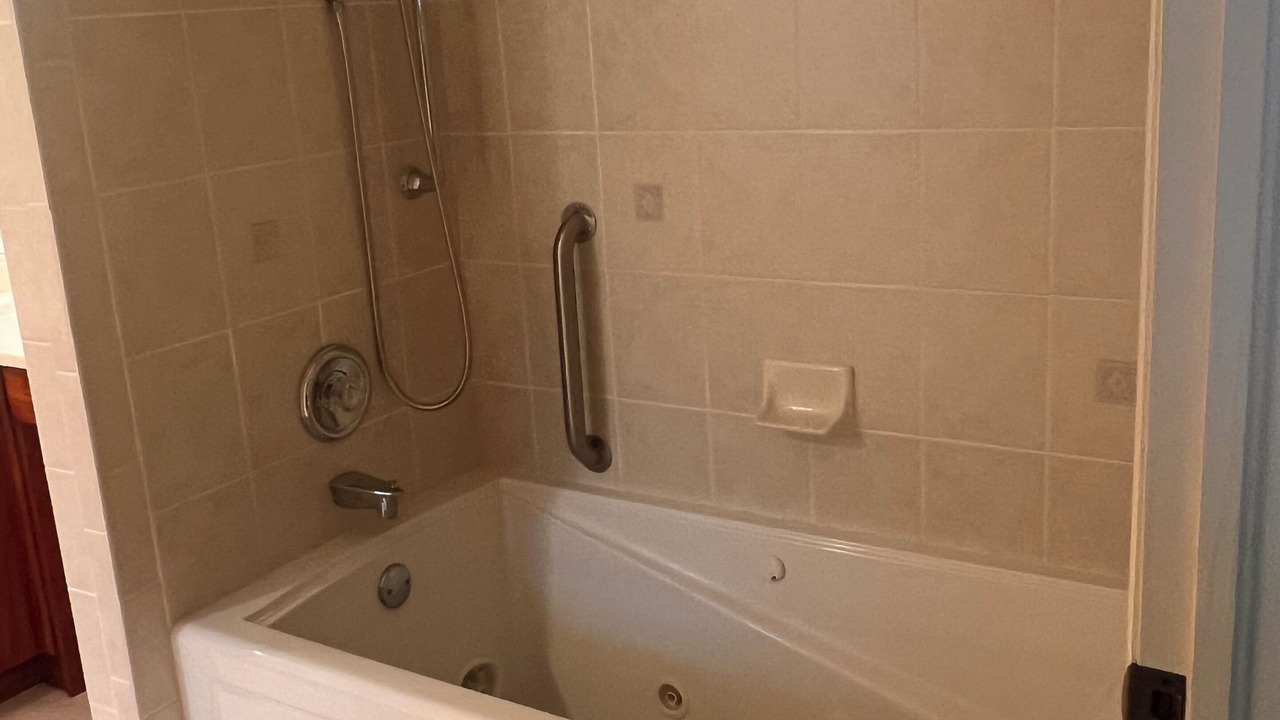 Photo of Bathroom in Joel