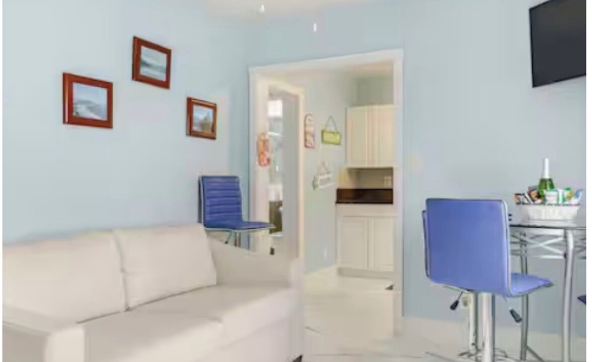 Photo of Livingroom in Bearss Plaza