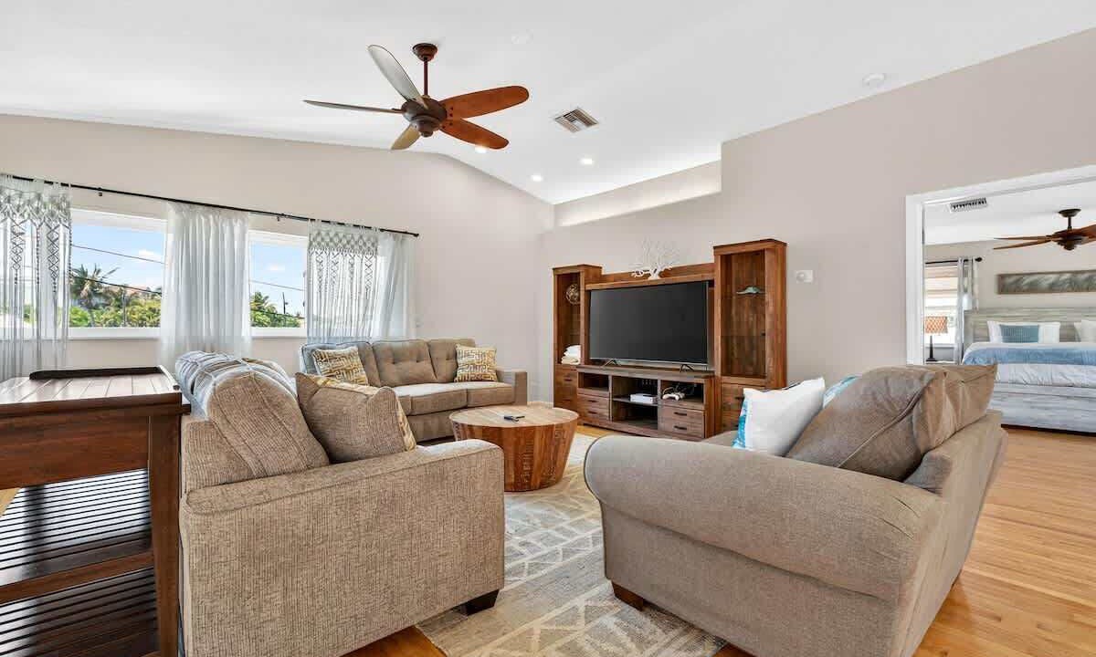 Photo of Livingroom in Redington Beach