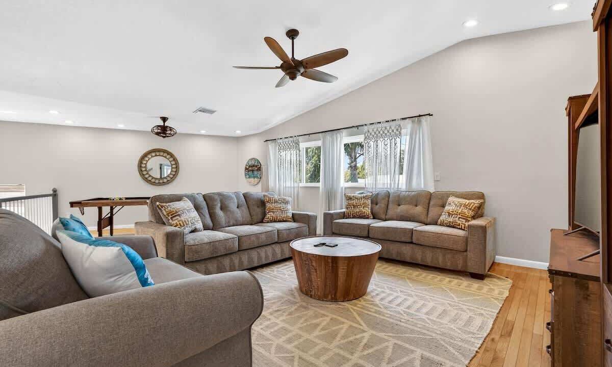 Photo of Livingroom in Redington Beach