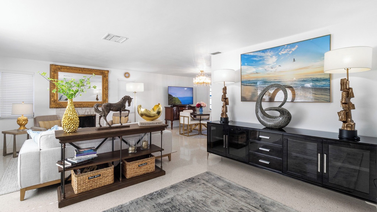 Photo of Livingroom in South Pinellas Community Council