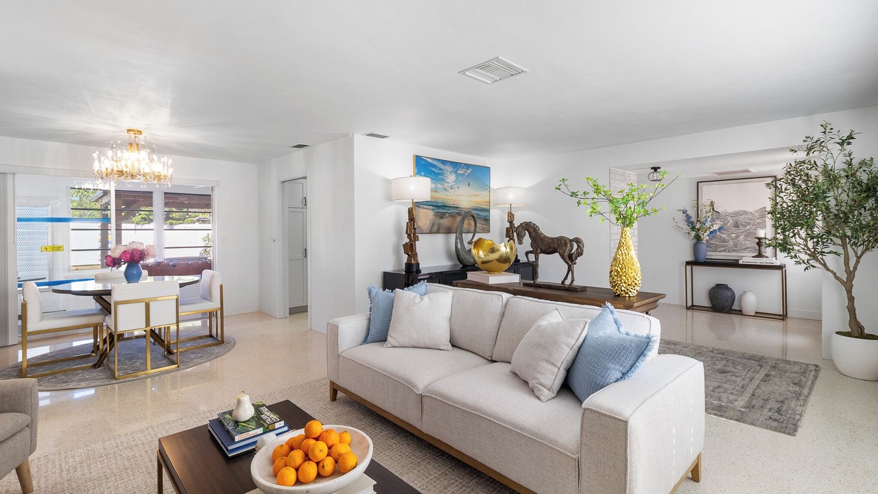 Photo of Livingroom in South Pinellas Community Council