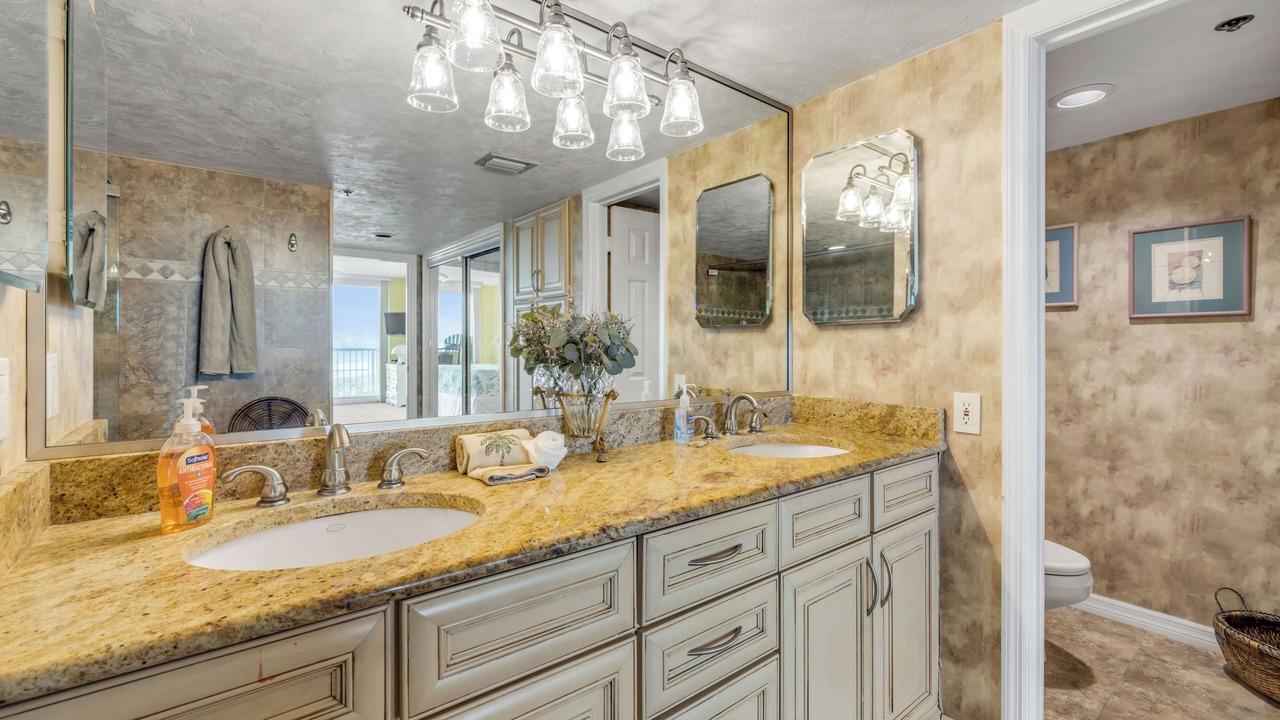 Photo of Bathroom in Inlet Villas