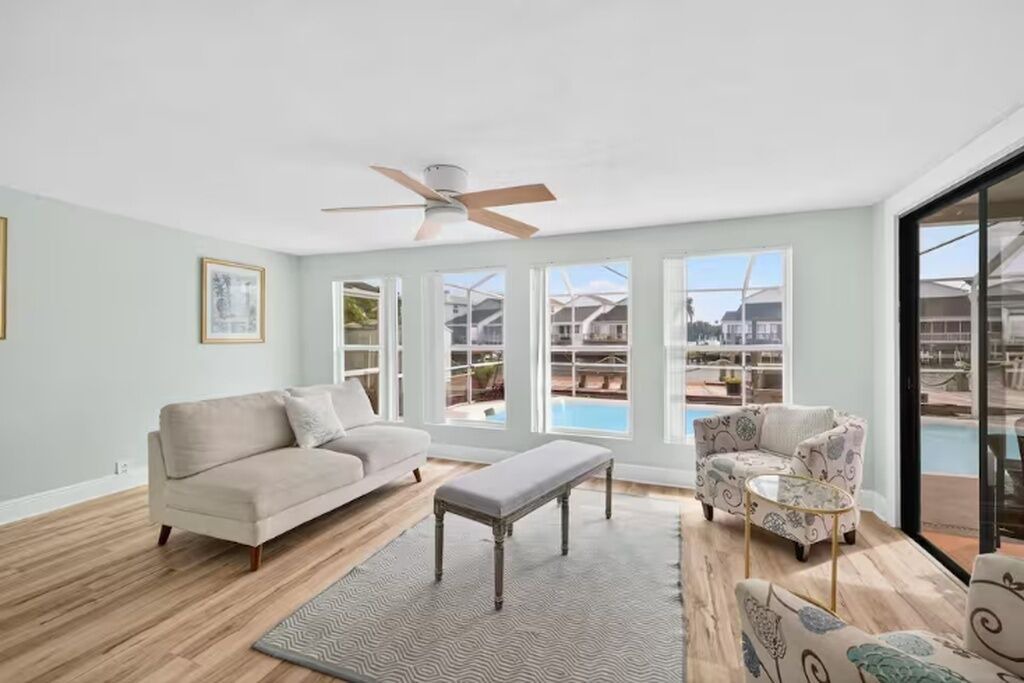 Photo of Livingroom in Forest Hills