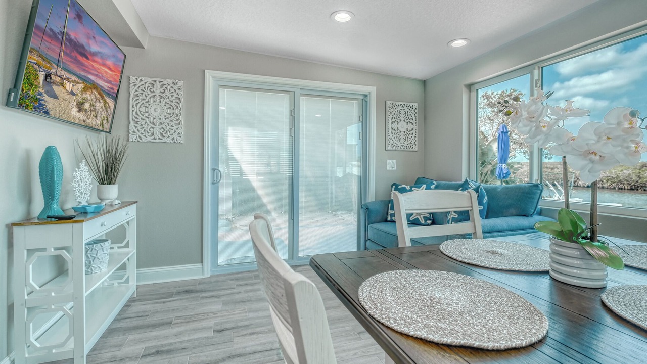 Photo of Livingroom in Signal Cove