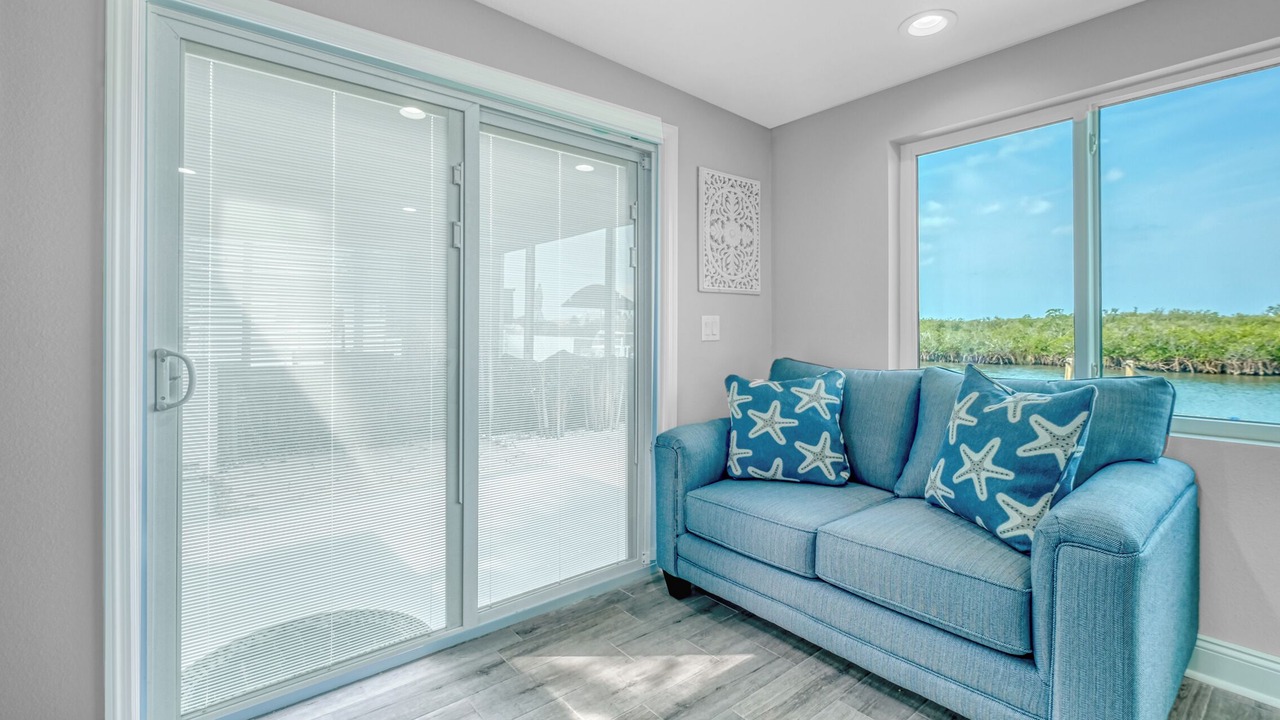 Photo of Livingroom in Signal Cove