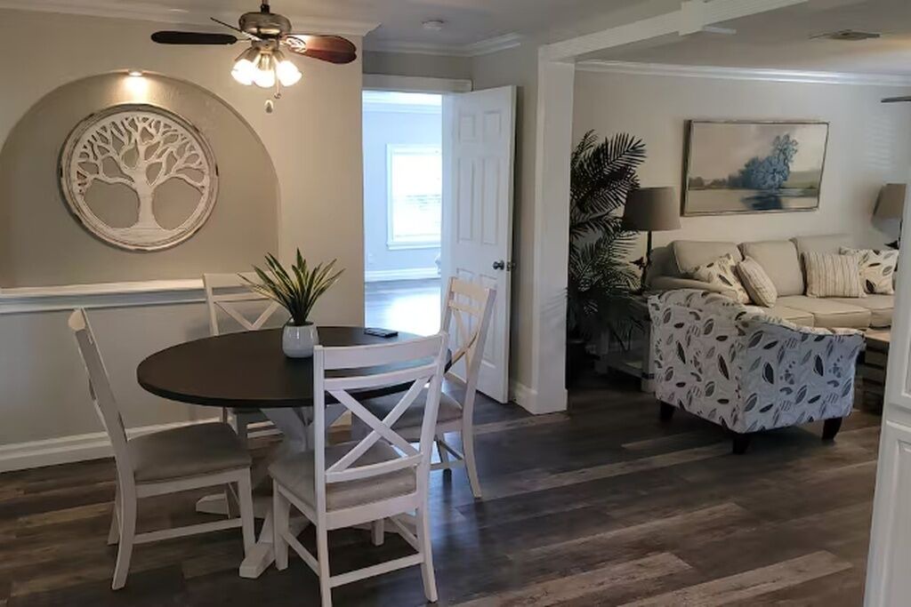 Photo of Livingroom in Plantation Estates