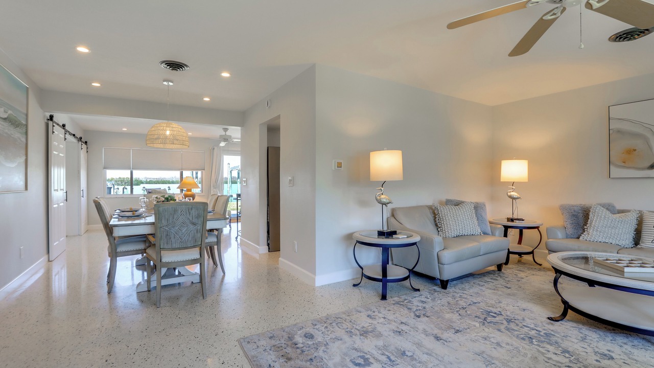 Photo of Livingroom in Englewood South