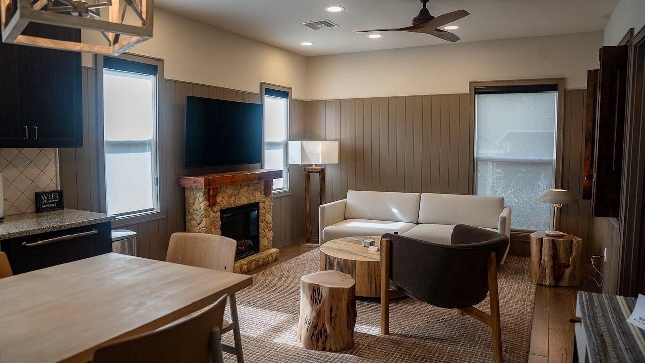 Photo of Livingroom in Bronson