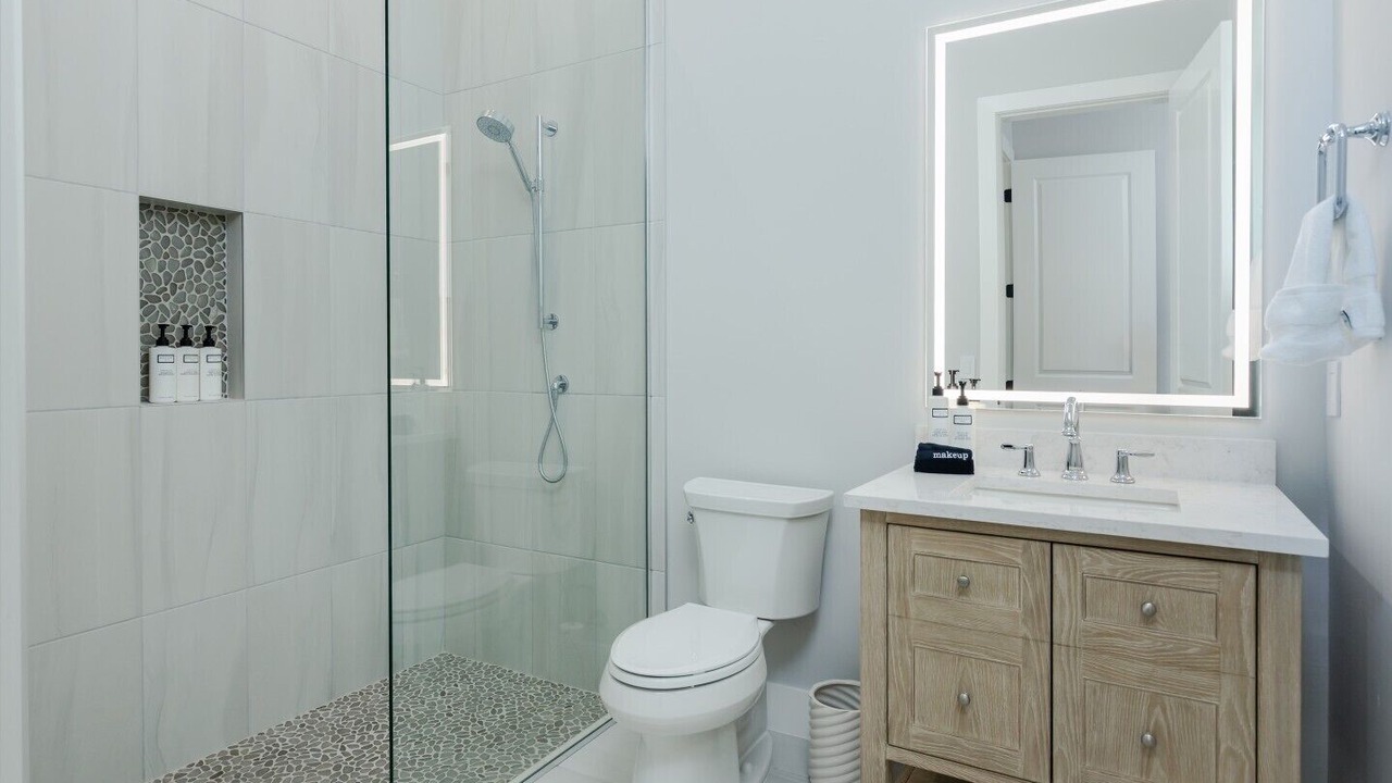 Photo of Bathroom in Pelican