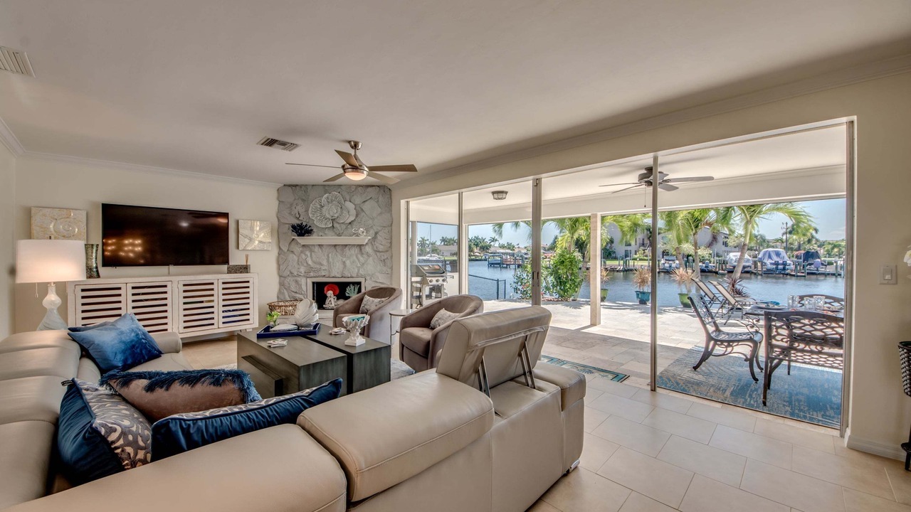 Photo of Livingroom in Caloosahatchee