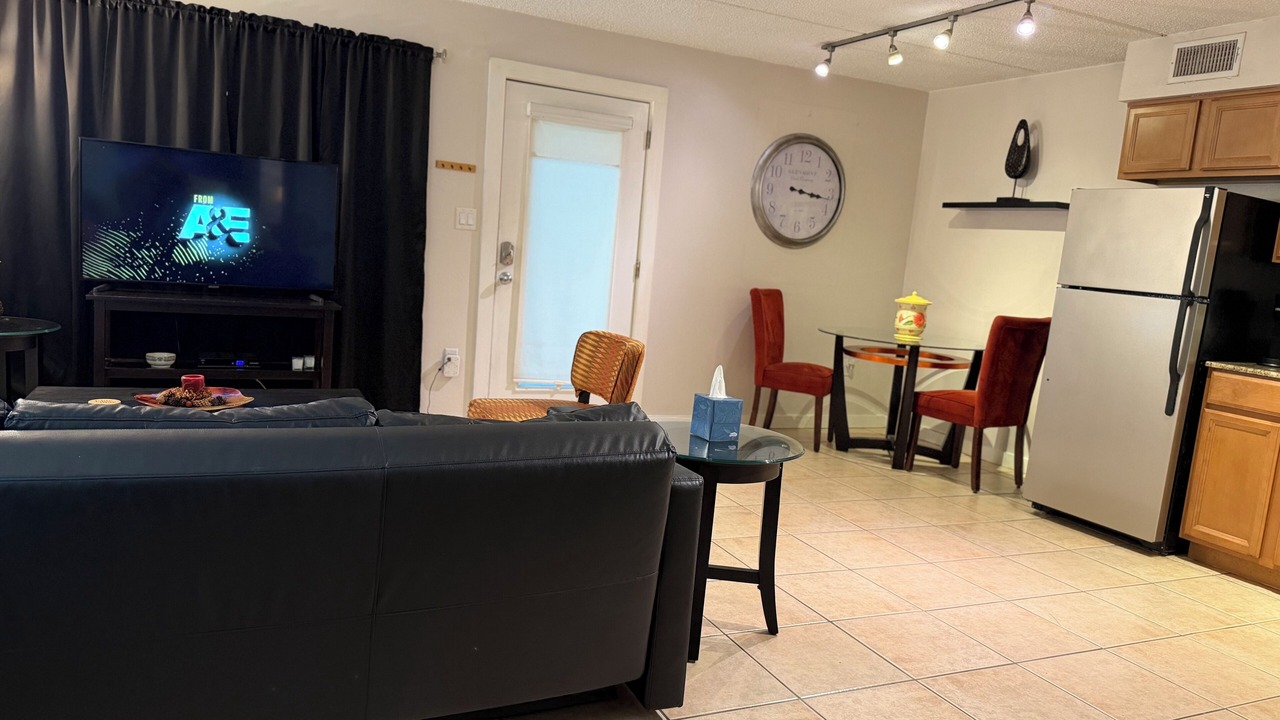 Photo of Livingroom in Oakford Park