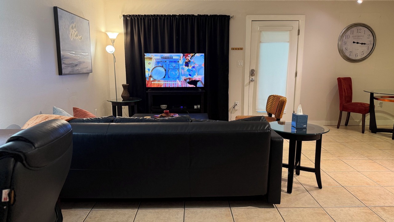 Photo of Livingroom in Oakford Park