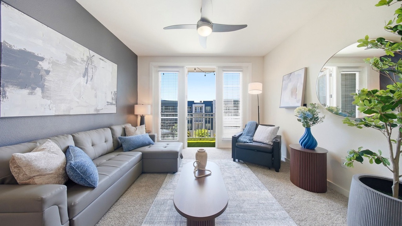 Photo of Livingroom in Courier City - Oscawana
