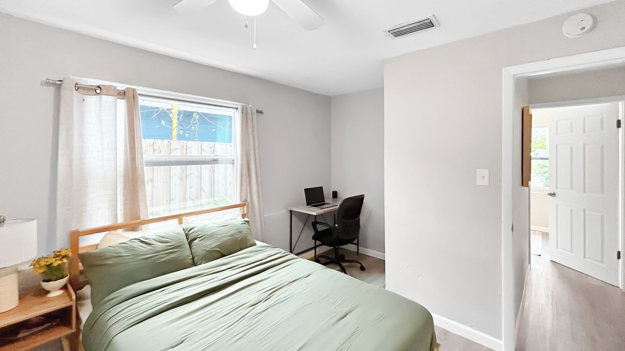 Photo of Bedroom in United Central