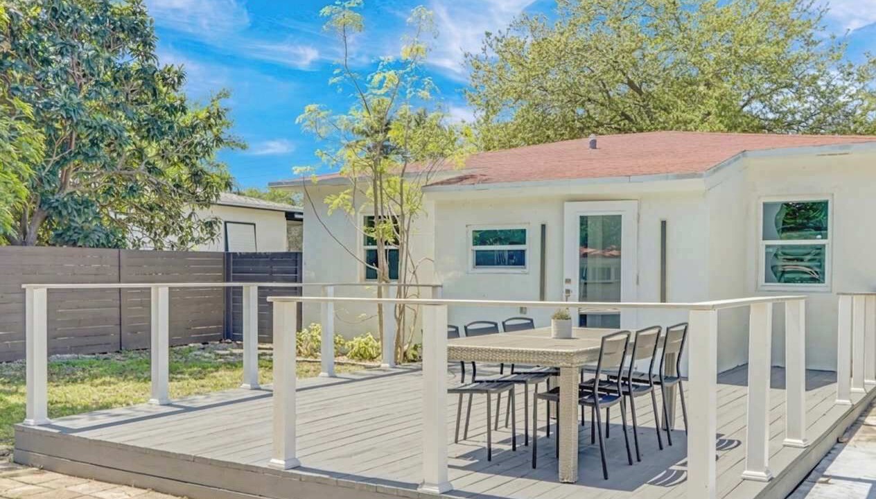 Photo of Outdoor in Hallandale Beach