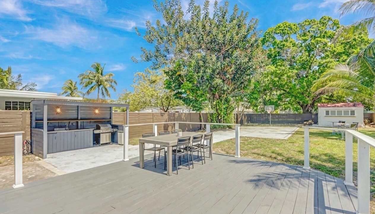 Photo of Outdoor in Hallandale Beach