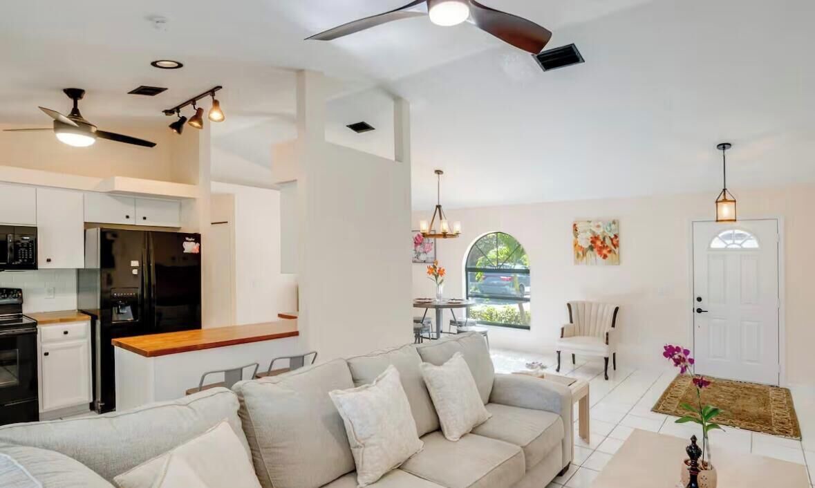 Photo of Livingroom in Englewood