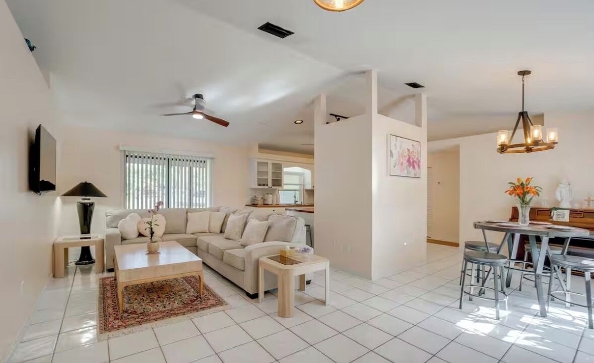 Photo of Livingroom in Englewood