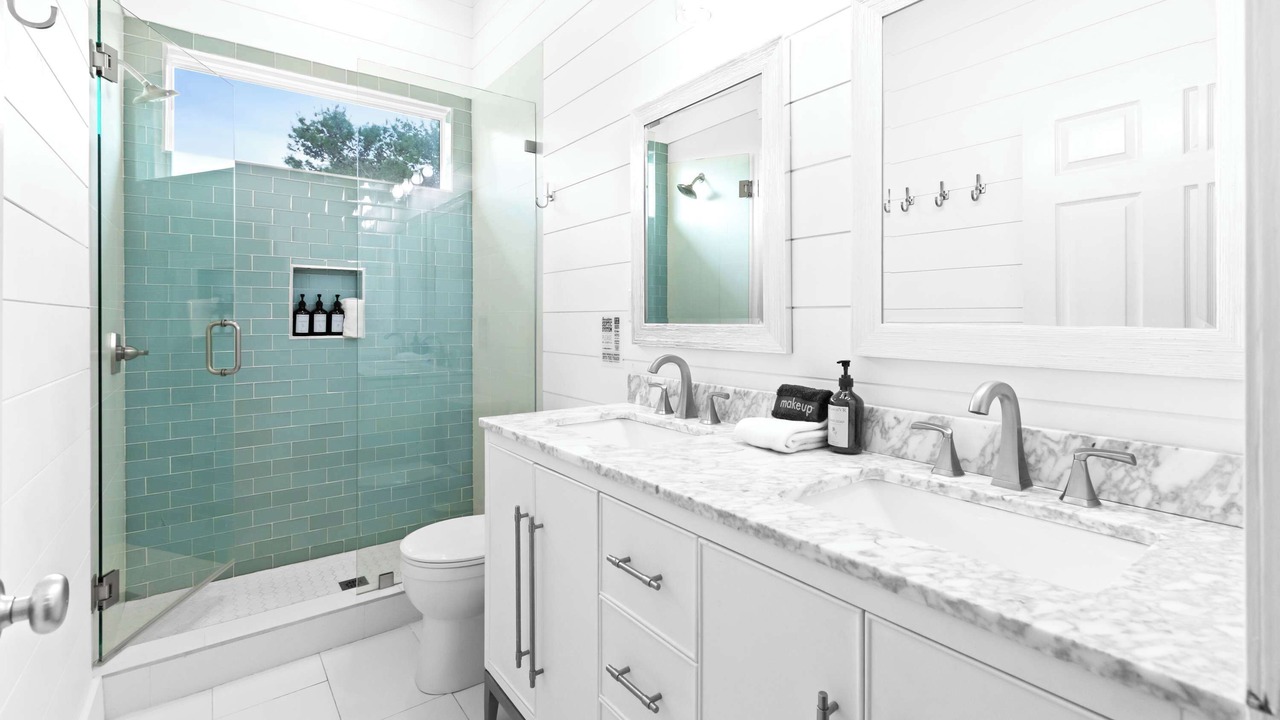 Photo of Bathroom in Gulfview Heights