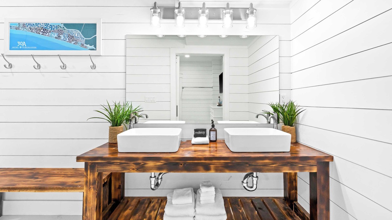 Photo of Bathroom in Gulfview Heights