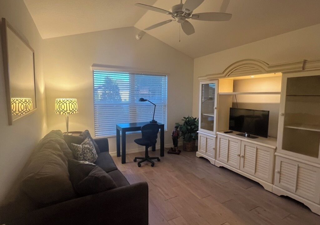 Photo of Livingroom in Leesburg