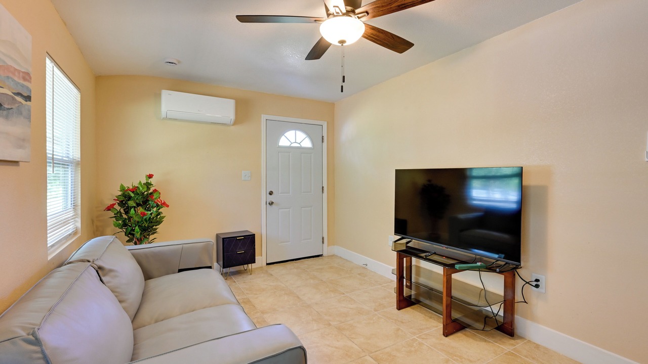 Photo of Livingroom in Bearss Plaza