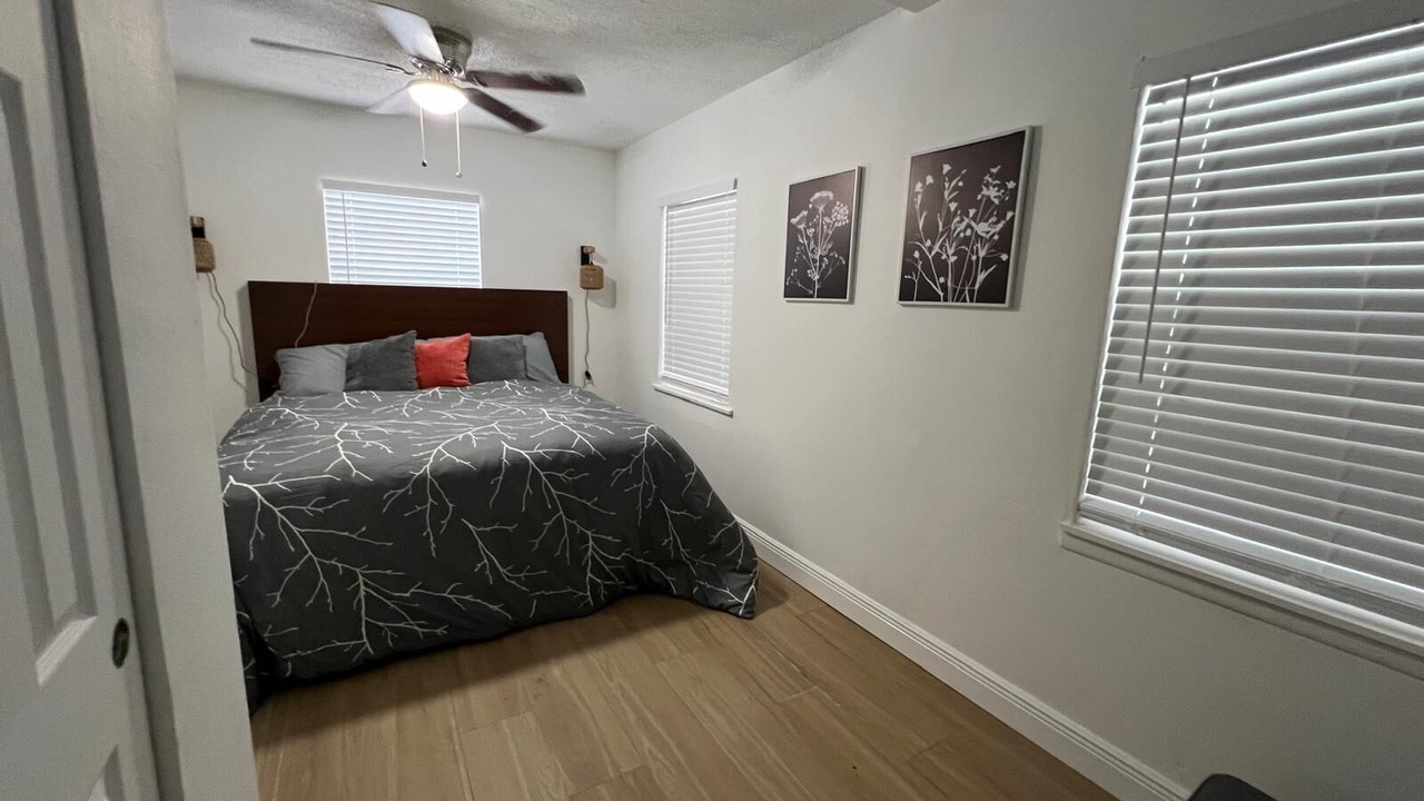 Photo of Bedroom in Town N County Park