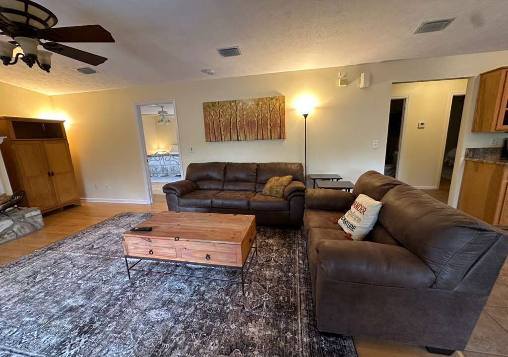 Photo of Livingroom in Thomas Drive