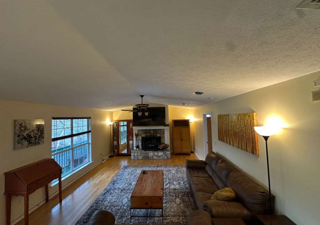 Photo of Livingroom in Thomas Drive