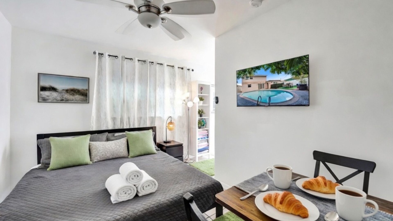 Photo of Bedroom in Hallandale Beach