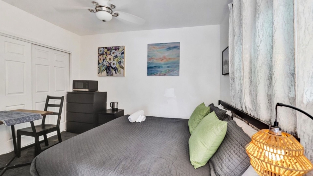 Photo of Bedroom in Hallandale Beach