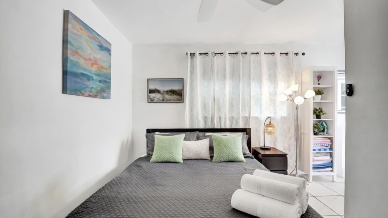Photo of Bedroom in Hallandale Beach