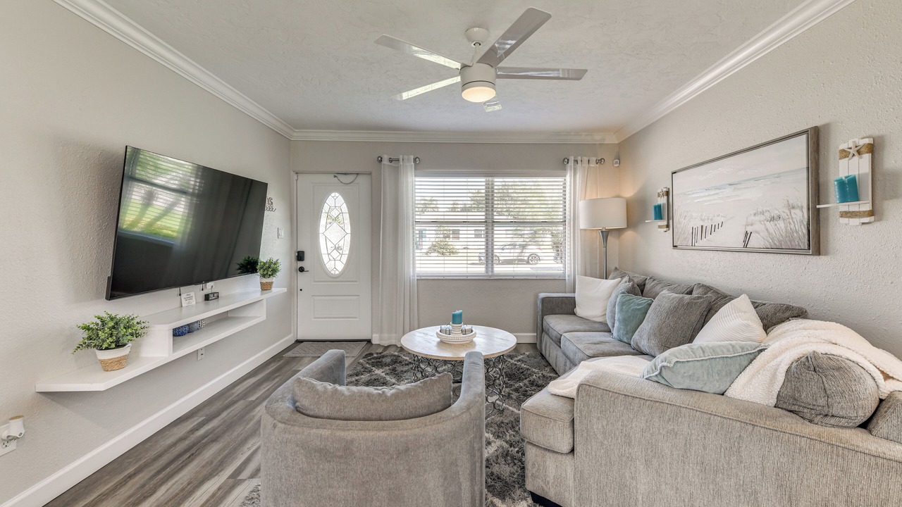 Photo of Livingroom in Bayshore Gardens