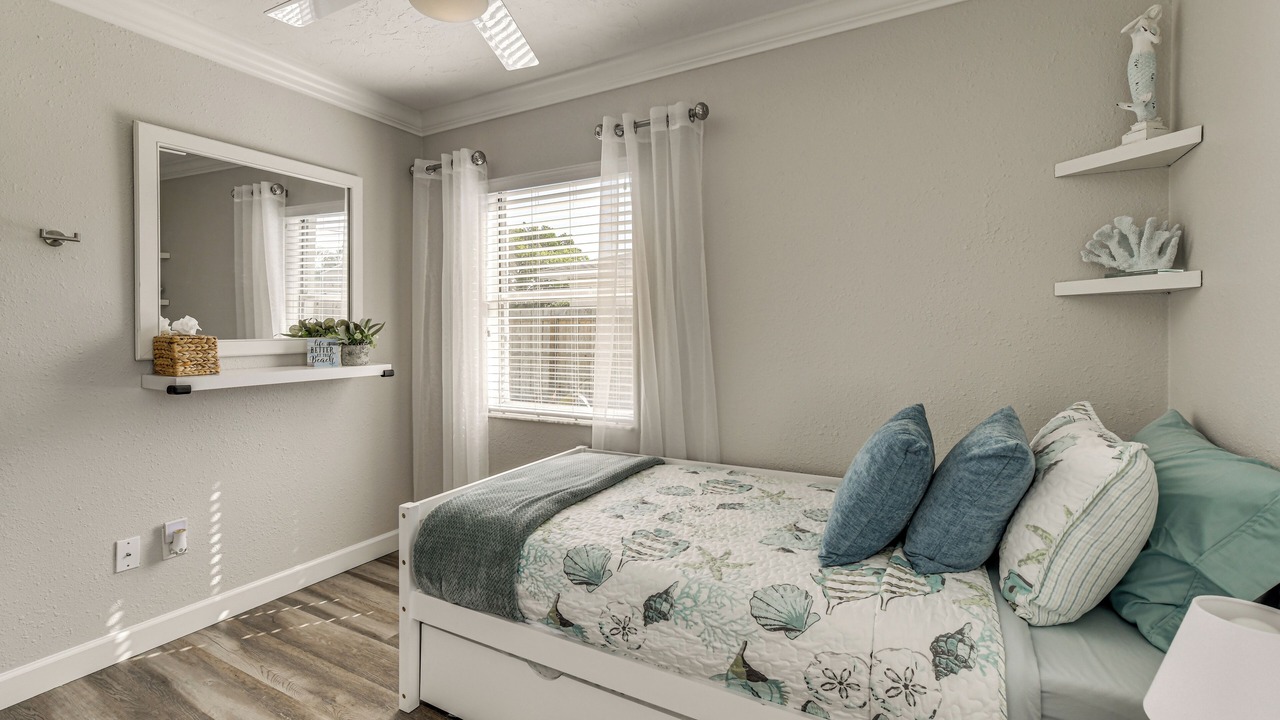 Photo of Bedroom in Bayshore Gardens
