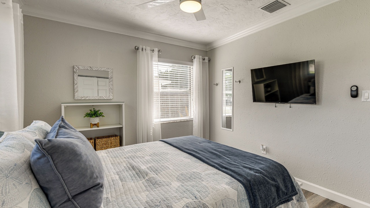 Photo of Bedroom in Bayshore Gardens