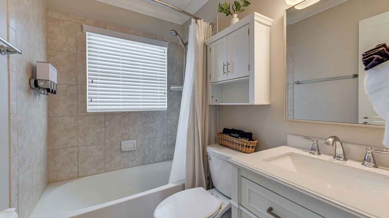 Photo of Bathroom in Bayshore Gardens