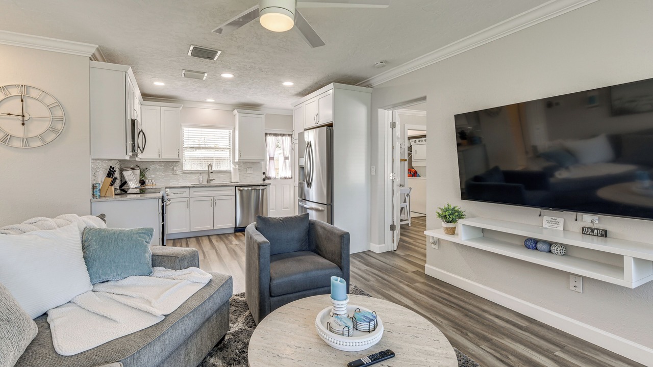 Photo of Bedroom in Bayshore Gardens