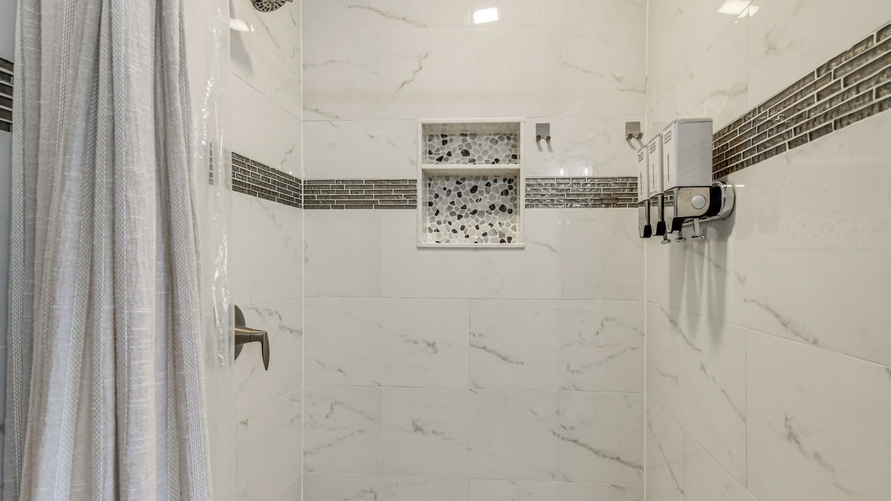 Photo of Bathroom in Bayshore Gardens